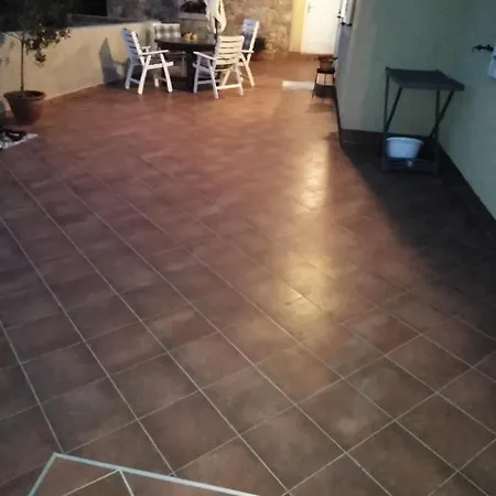 Long Island Olive * Sali