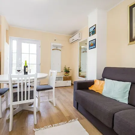 Long Island Olive * Sali