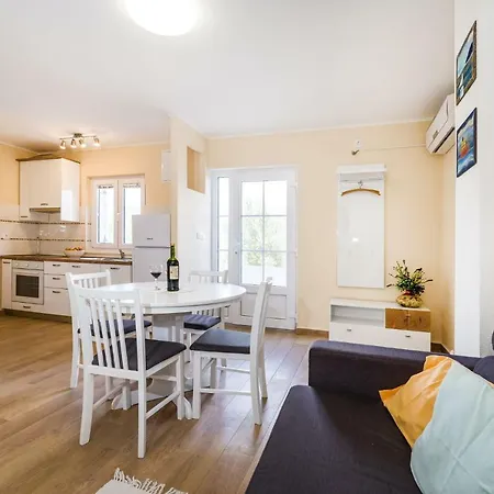 Daire Long Island Olive *