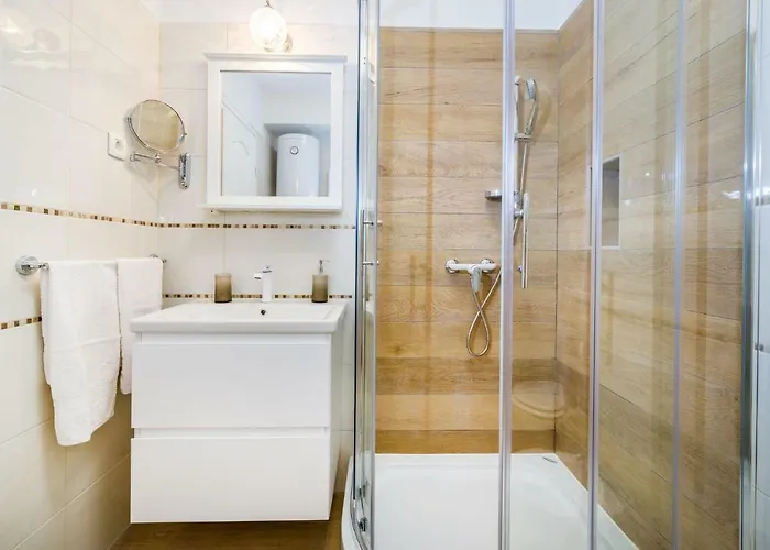 Long Island Olive سالي