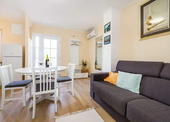 Long Island Olive * سالي