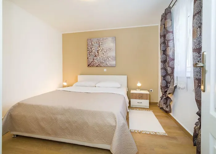 Long Island Olive * سالي